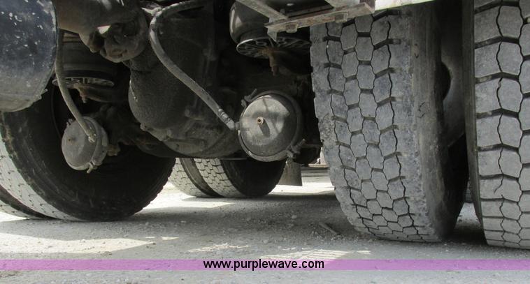 image for item K2150 1999 Kenworth T600B semi truck