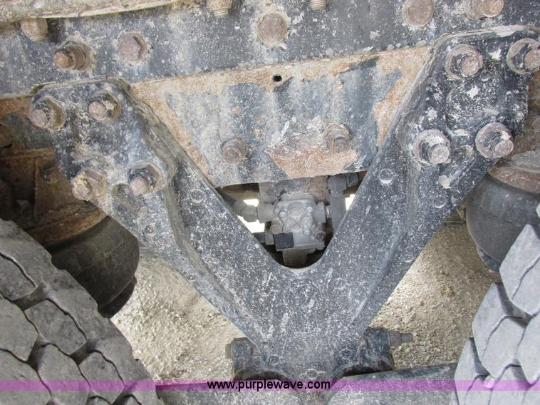 image for item K2150 1999 Kenworth T600B semi truck