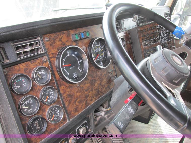 image for item K2150 1999 Kenworth T600B semi truck
