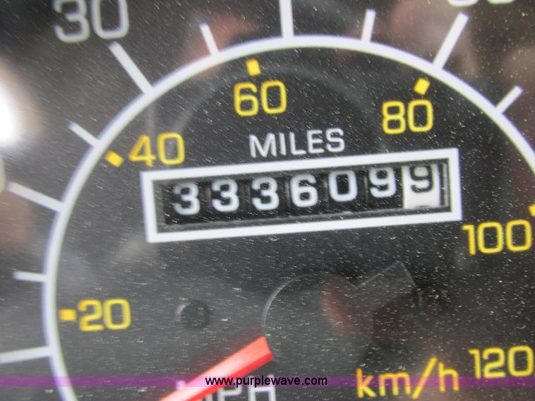 image for item K2150 1999 Kenworth T600B semi truck