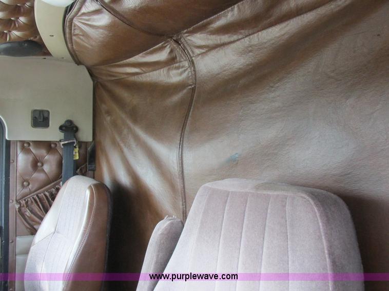 image for item K2150 1999 Kenworth T600B semi truck