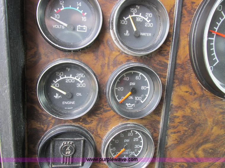 image for item K2150 1999 Kenworth T600B semi truck