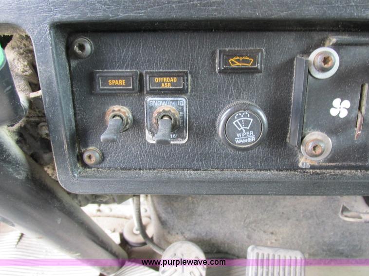 image for item K2150 1999 Kenworth T600B semi truck