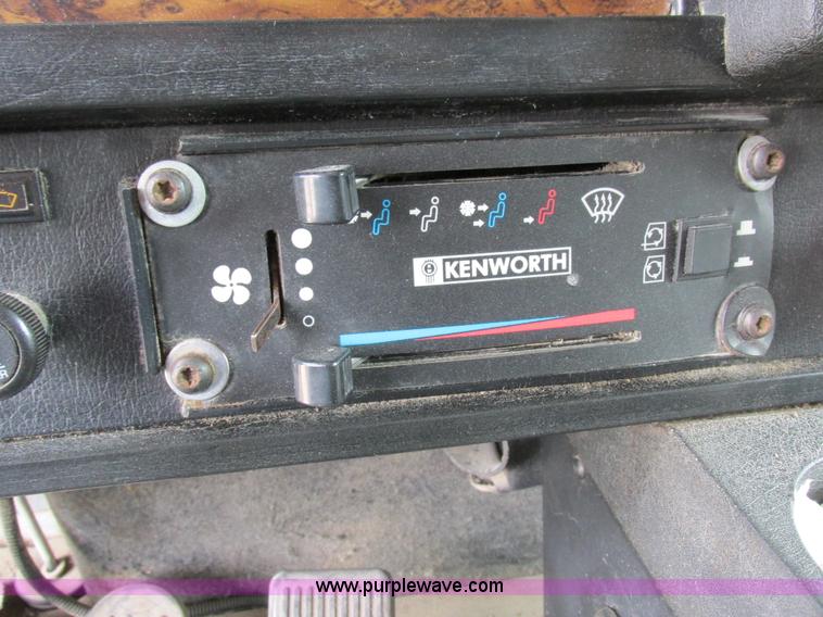 image for item K2150 1999 Kenworth T600B semi truck