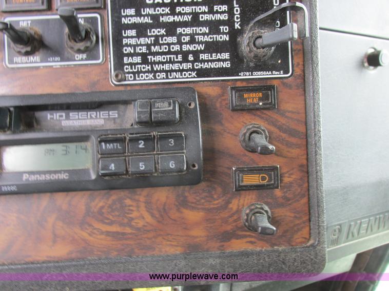 image for item K2150 1999 Kenworth T600B semi truck