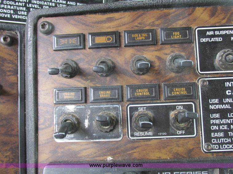 image for item K2150 1999 Kenworth T600B semi truck