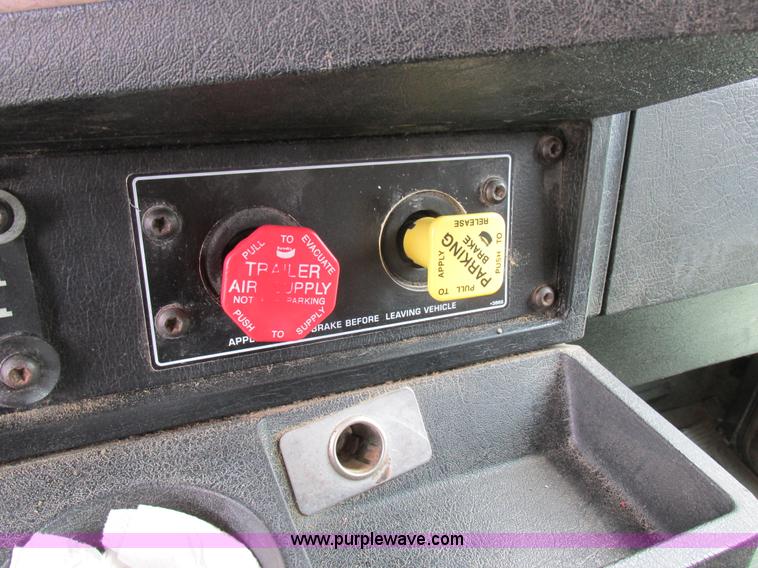 image for item K2150 1999 Kenworth T600B semi truck