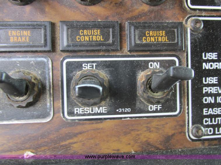 image for item K2150 1999 Kenworth T600B semi truck