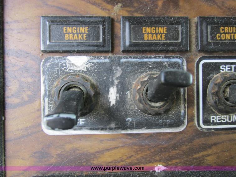 image for item K2150 1999 Kenworth T600B semi truck