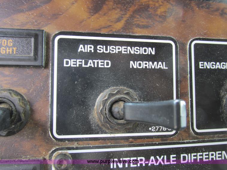 image for item K2150 1999 Kenworth T600B semi truck