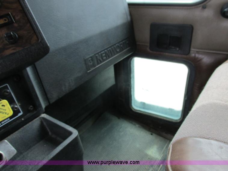 image for item K2150 1999 Kenworth T600B semi truck