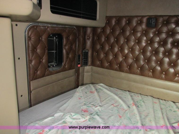 image for item K2150 1999 Kenworth T600B semi truck