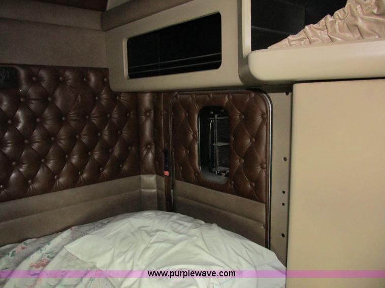 image for item K2150 1999 Kenworth T600B semi truck