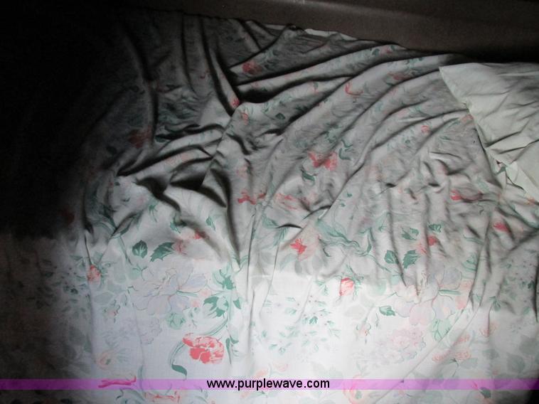 image for item K2150 1999 Kenworth T600B semi truck