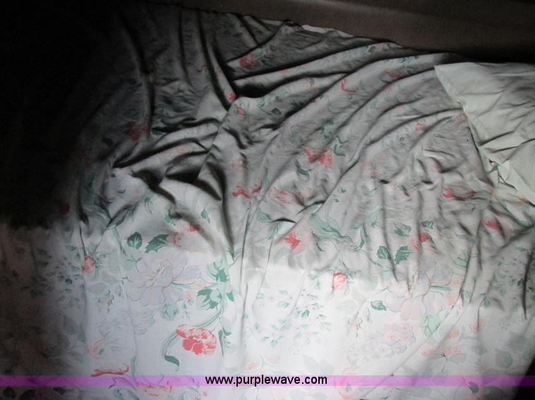 image for item K2150 1999 Kenworth T600B semi truck