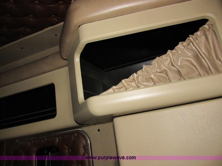 image for item K2150 1999 Kenworth T600B semi truck