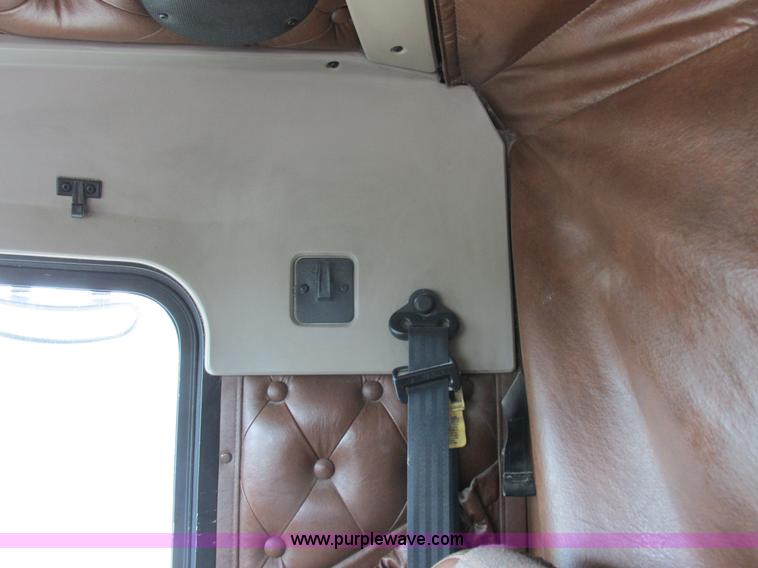 image for item K2150 1999 Kenworth T600B semi truck