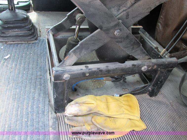 image for item K2150 1999 Kenworth T600B semi truck