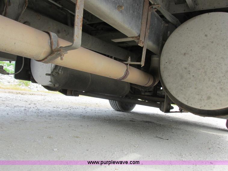 image for item K2150 1999 Kenworth T600B semi truck