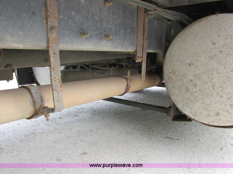 image for item K2150 1999 Kenworth T600B semi truck