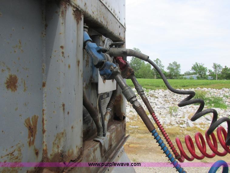 image for item K2150 1999 Kenworth T600B semi truck