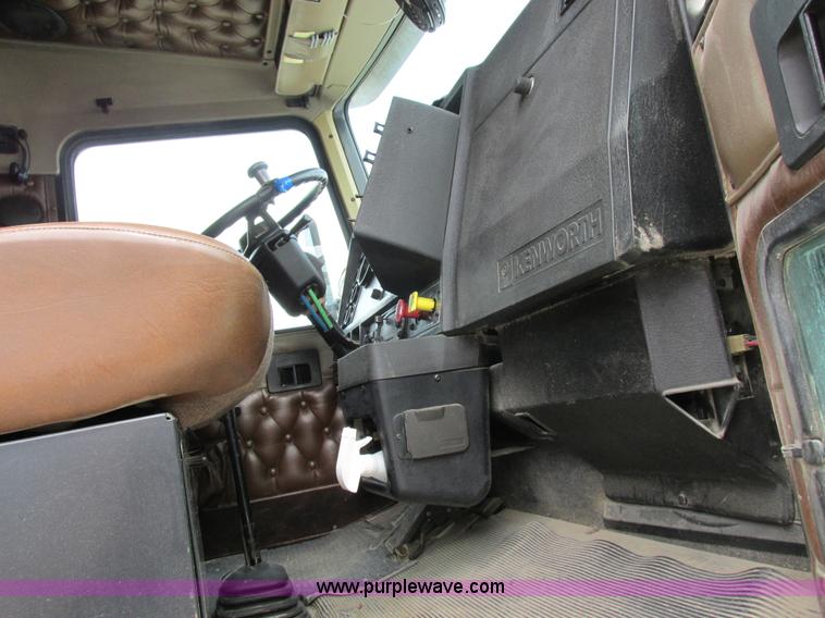 image for item K2150 1999 Kenworth T600B semi truck