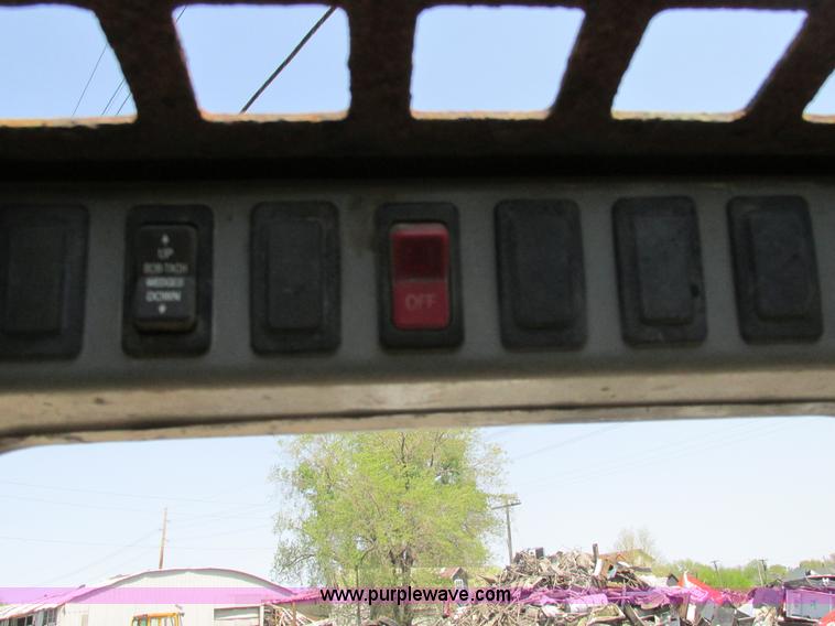 image for item K5039 2002 Bobcat S250 skid steer