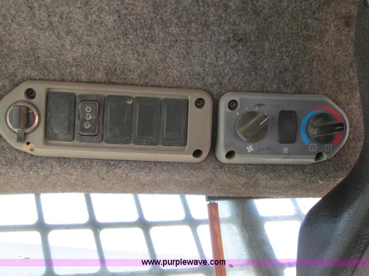 image for item K5039 2002 Bobcat S250 skid steer