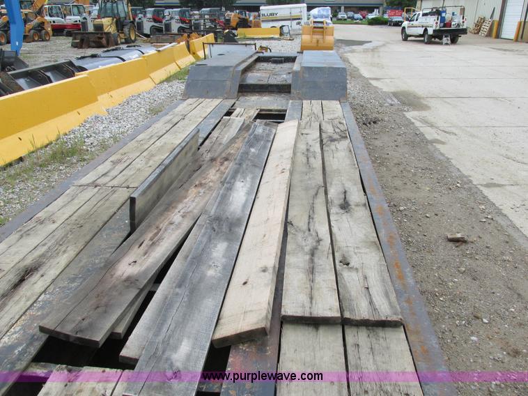 image for item K5058 2003 Eager Beaver 50GSL/3 equipment trailer