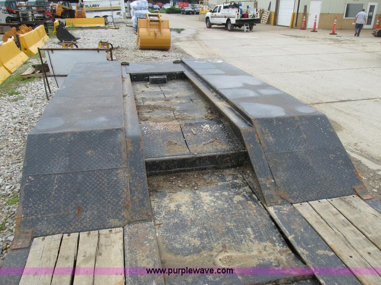 image for item K5058 2003 Eager Beaver 50GSL/3 equipment trailer