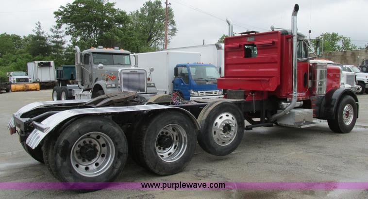 image for item K5081 1995 Peterbilt 379 tri axle semi truck