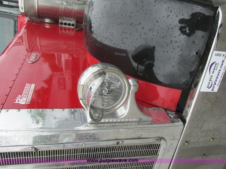 image for item K5081 1995 Peterbilt 379 tri axle semi truck