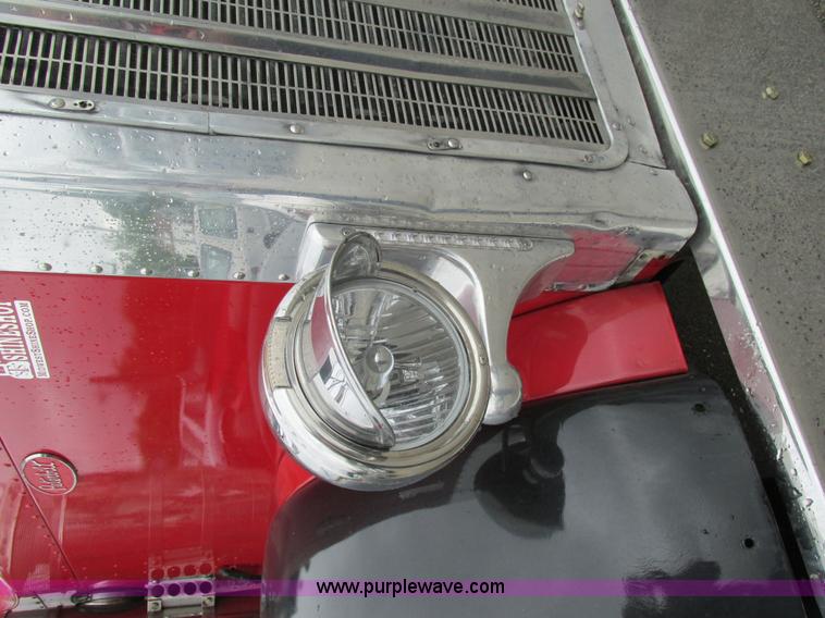 image for item K5081 1995 Peterbilt 379 tri axle semi truck