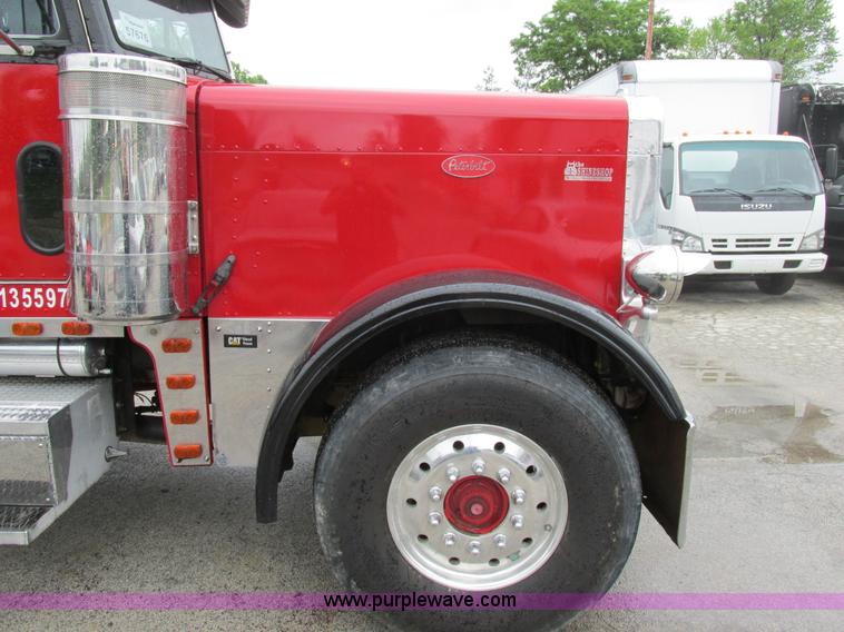 image for item K5081 1995 Peterbilt 379 tri axle semi truck