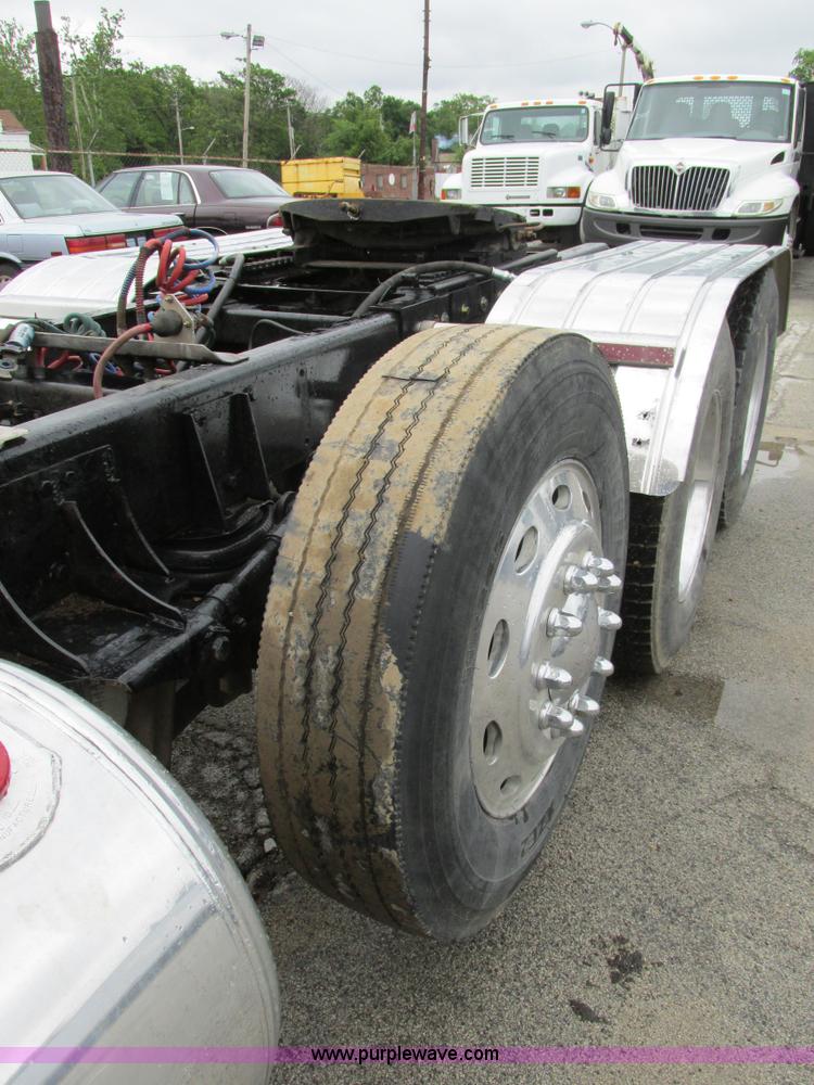 image for item K5081 1995 Peterbilt 379 tri axle semi truck