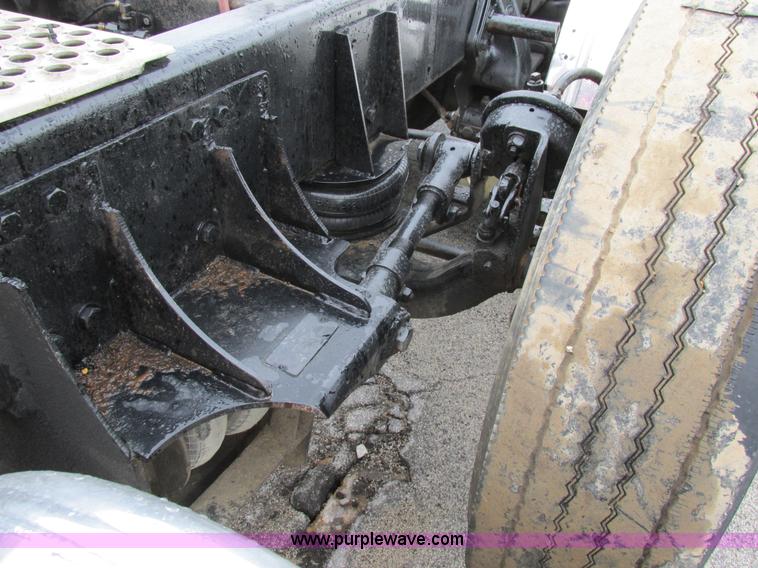 image for item K5081 1995 Peterbilt 379 tri axle semi truck