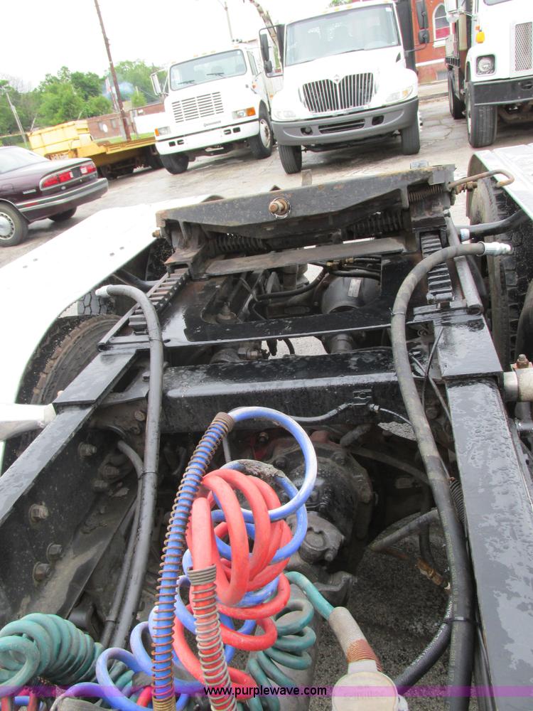 image for item K5081 1995 Peterbilt 379 tri axle semi truck