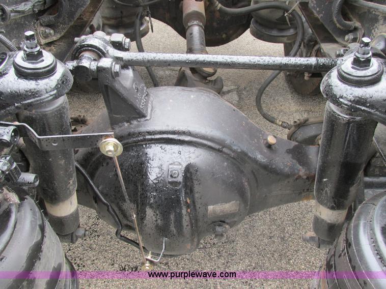 image for item K5081 1995 Peterbilt 379 tri axle semi truck