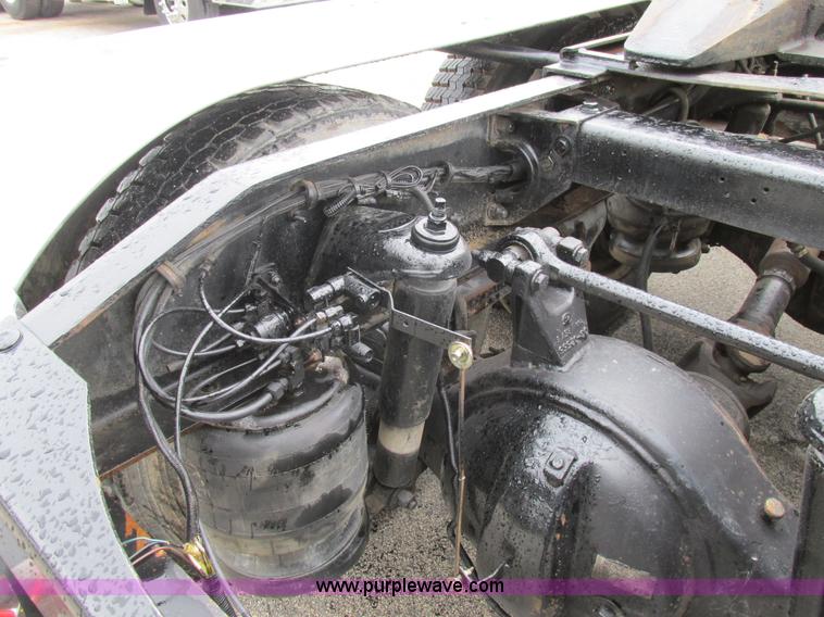 image for item K5081 1995 Peterbilt 379 tri axle semi truck