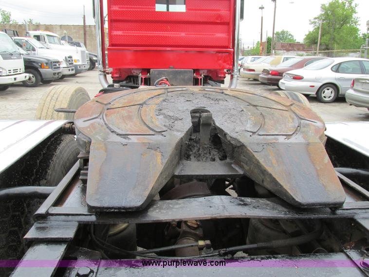 image for item K5081 1995 Peterbilt 379 tri axle semi truck