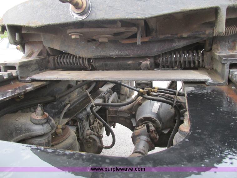 image for item K5081 1995 Peterbilt 379 tri axle semi truck