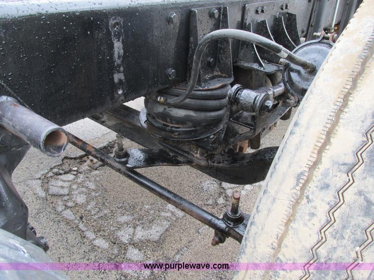 image for item K5081 1995 Peterbilt 379 tri axle semi truck