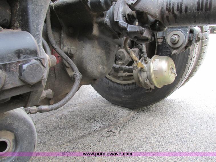 image for item K5081 1995 Peterbilt 379 tri axle semi truck