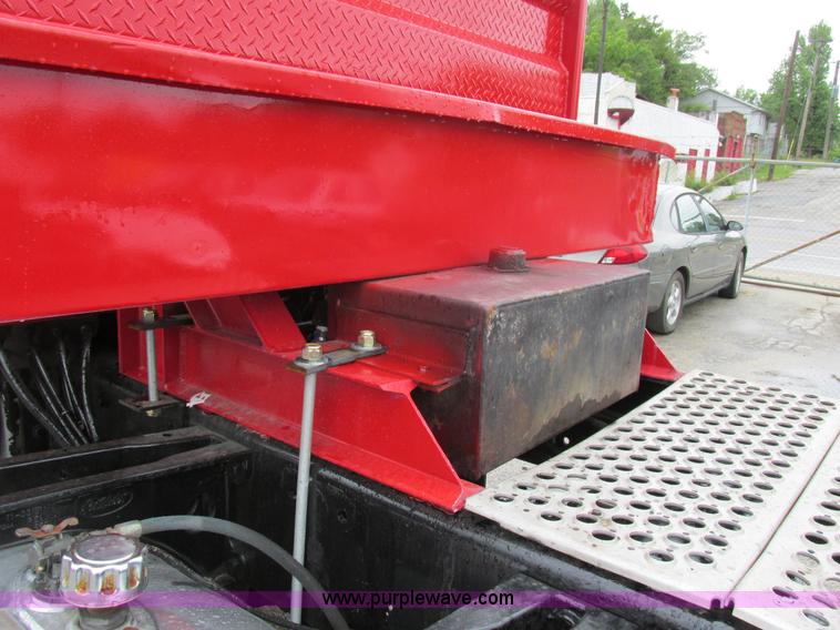 image for item K5081 1995 Peterbilt 379 tri axle semi truck