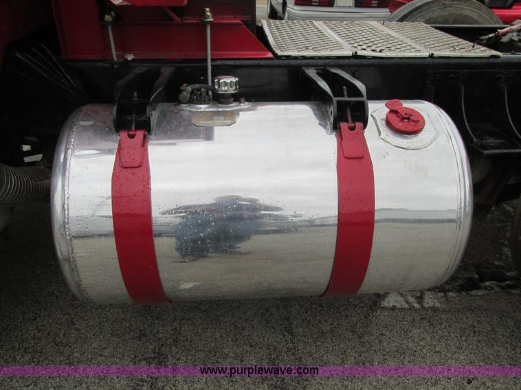 image for item K5081 1995 Peterbilt 379 tri axle semi truck