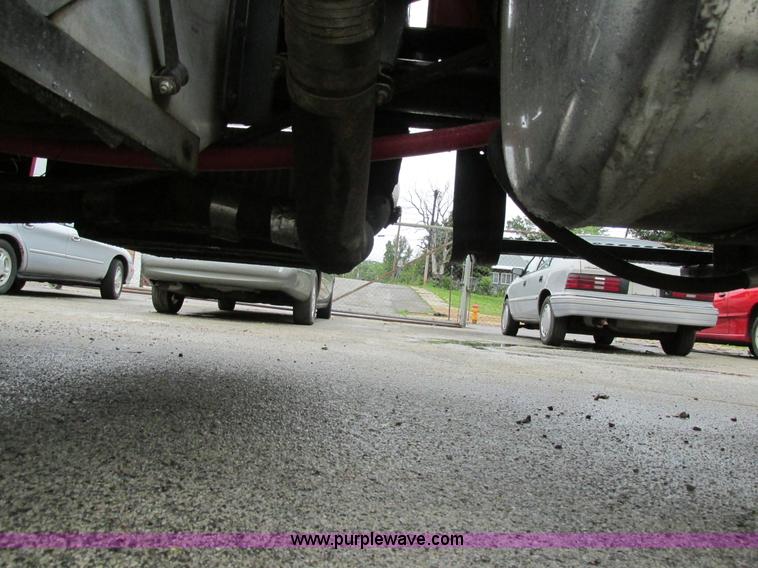 image for item K5081 1995 Peterbilt 379 tri axle semi truck