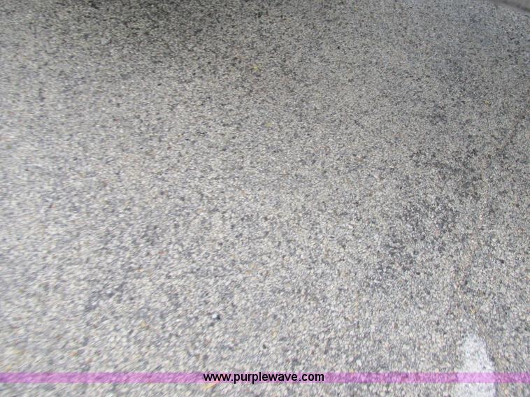 image for item K5081 1995 Peterbilt 379 tri axle semi truck