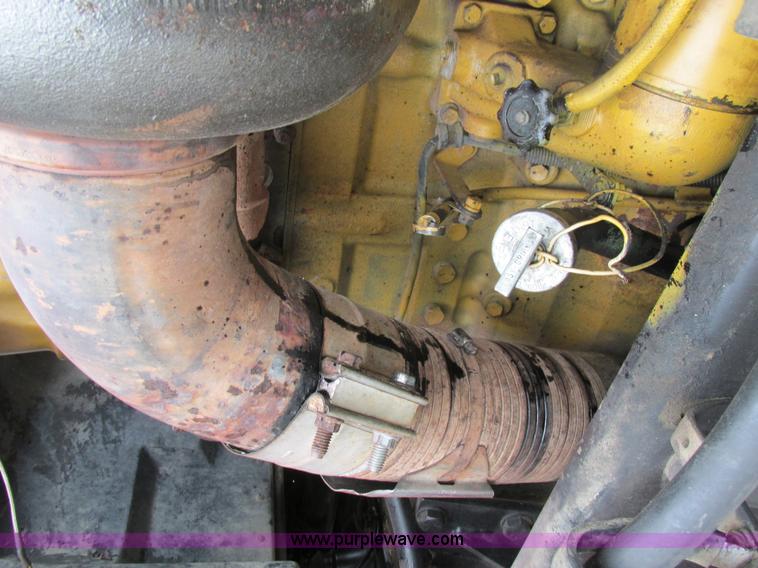 image for item K5081 1995 Peterbilt 379 tri axle semi truck