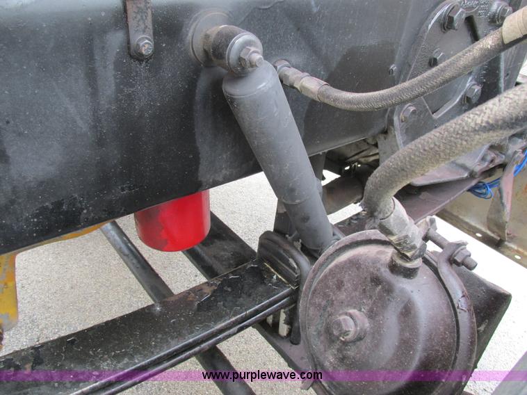 image for item K5081 1995 Peterbilt 379 tri axle semi truck