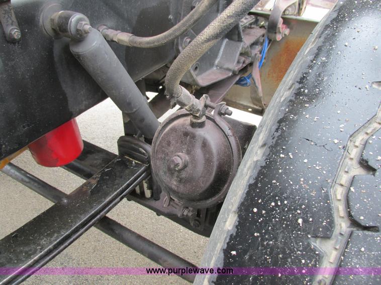 image for item K5081 1995 Peterbilt 379 tri axle semi truck